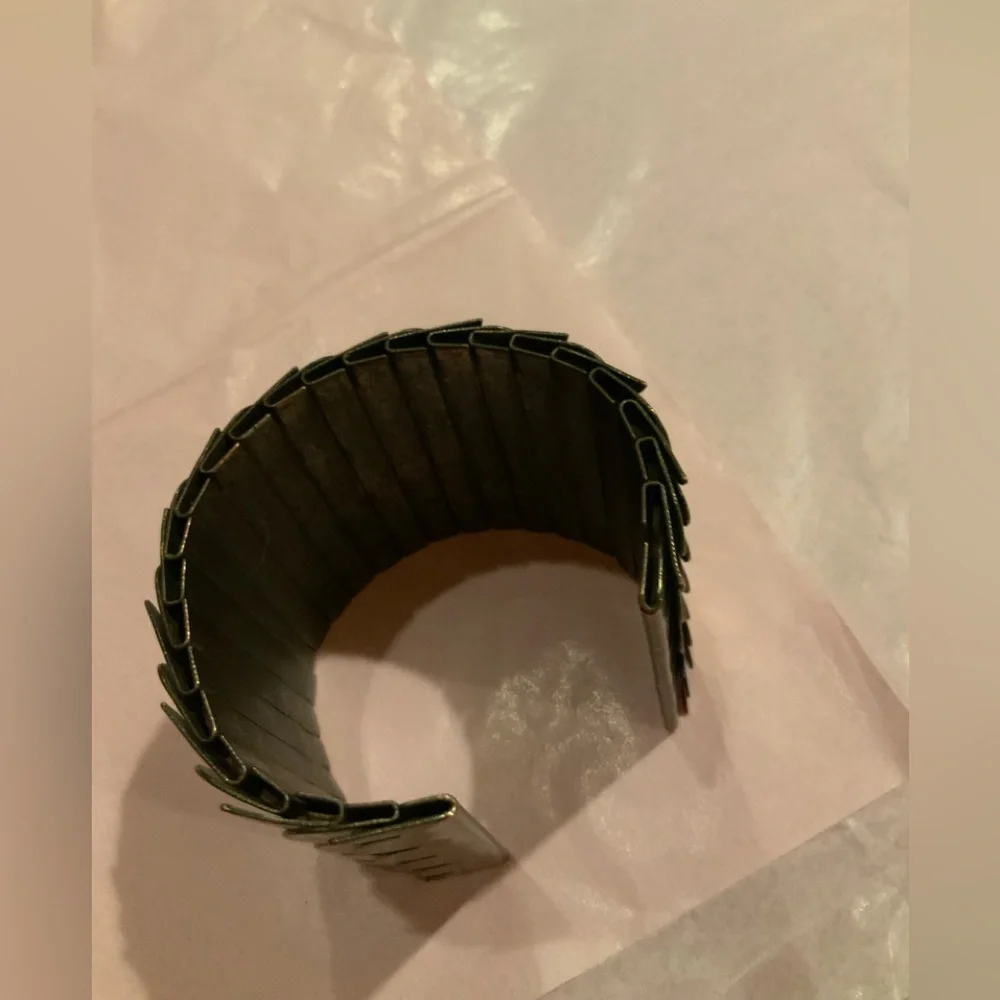 Fish scale cuff - Picture 2 of 3